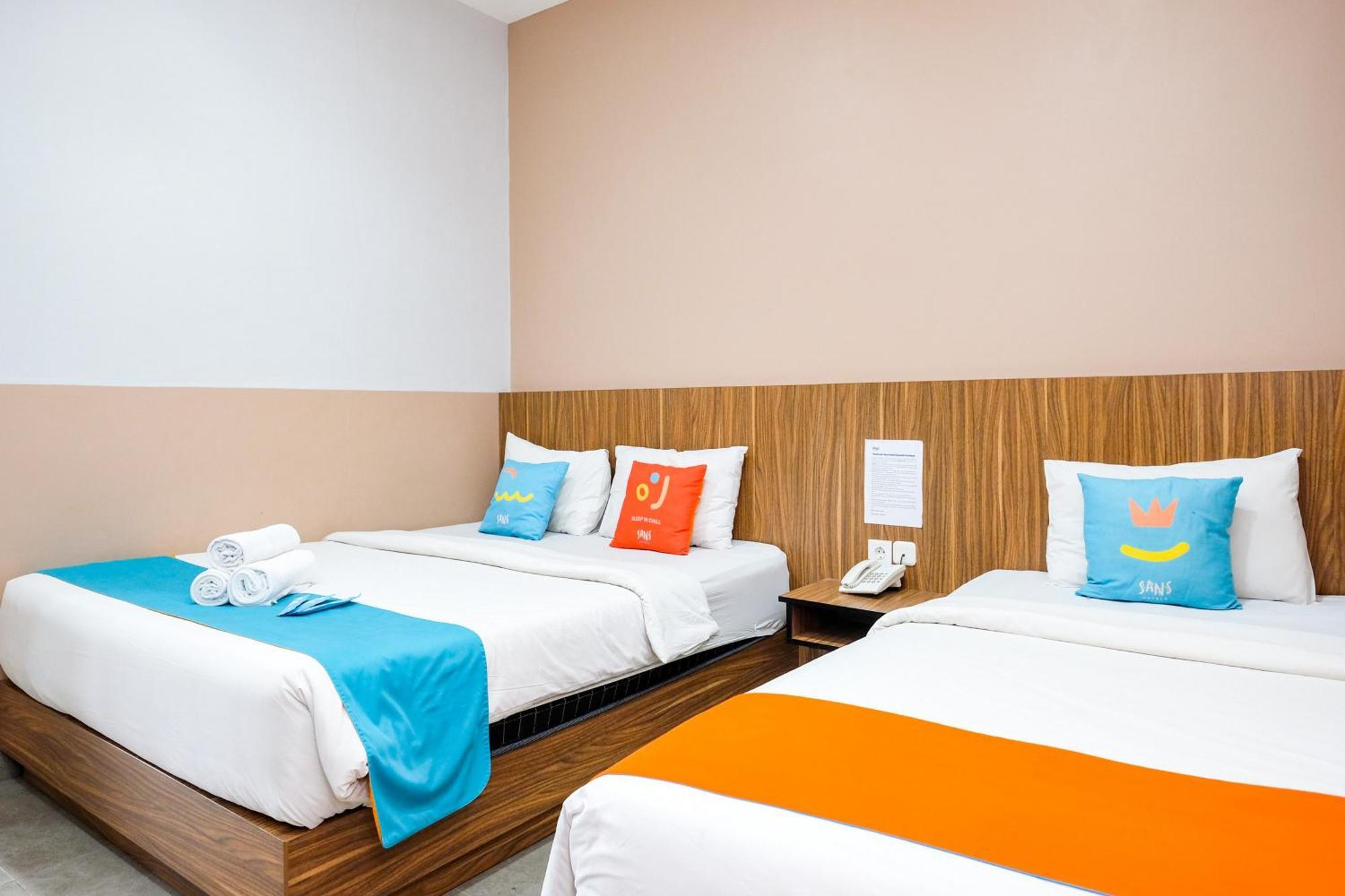 Sans Hotel Rajawali Surabaya By Reddoorz Krembangan Kültér fotó