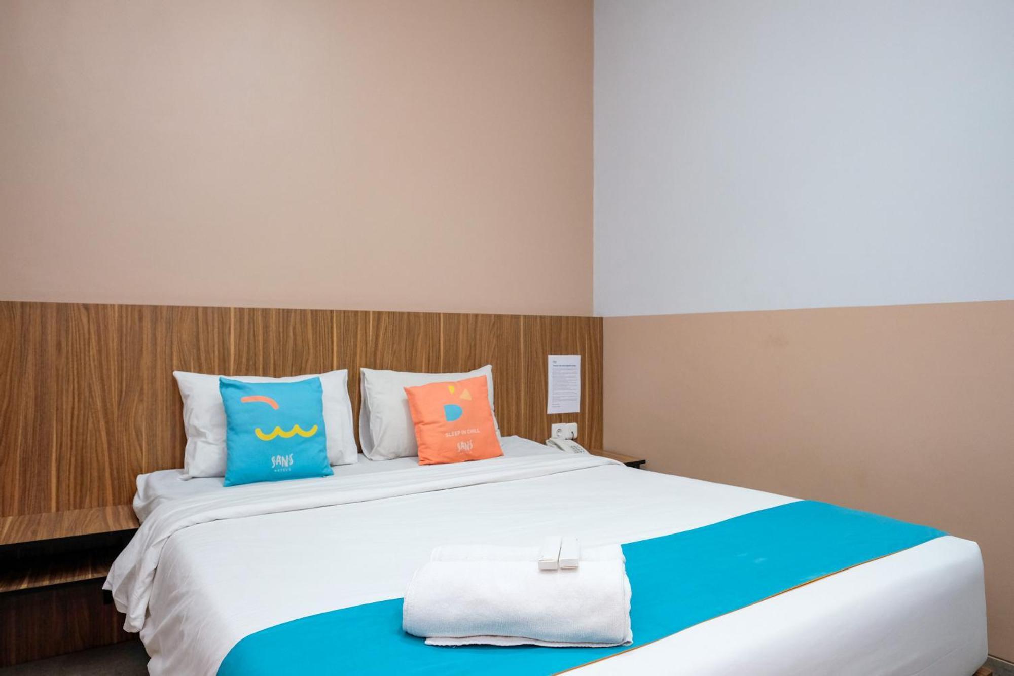 Sans Hotel Rajawali Surabaya By Reddoorz Krembangan Kültér fotó