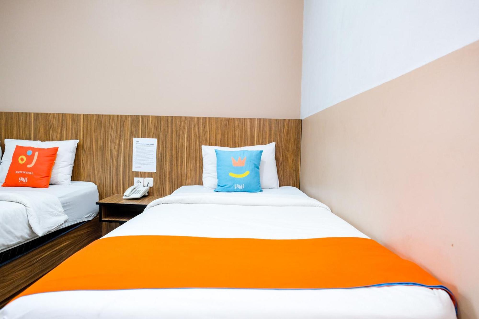 Sans Hotel Rajawali Surabaya By Reddoorz Krembangan Kültér fotó