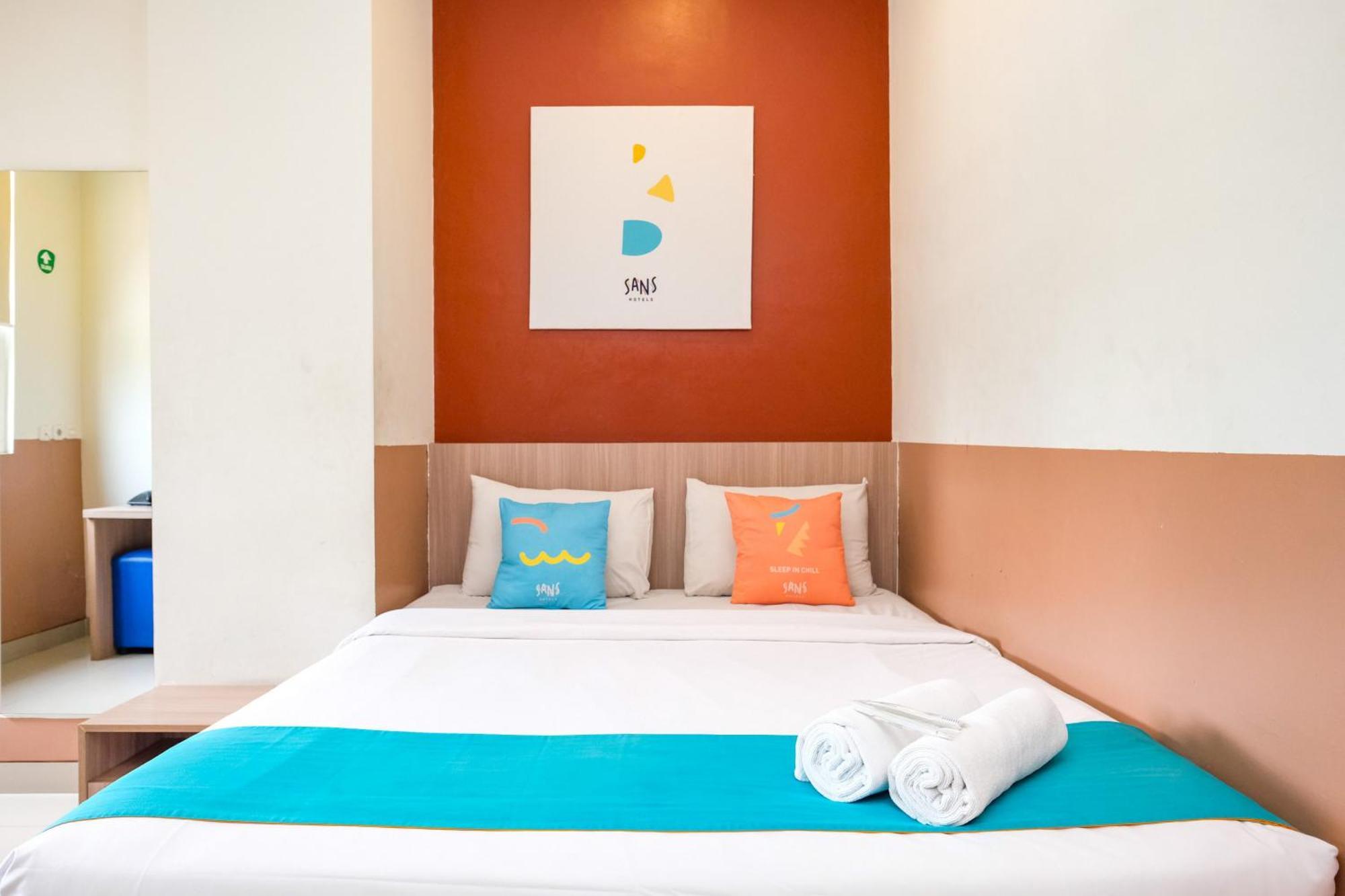 Sans Hotel Rajawali Surabaya By Reddoorz Krembangan Kültér fotó